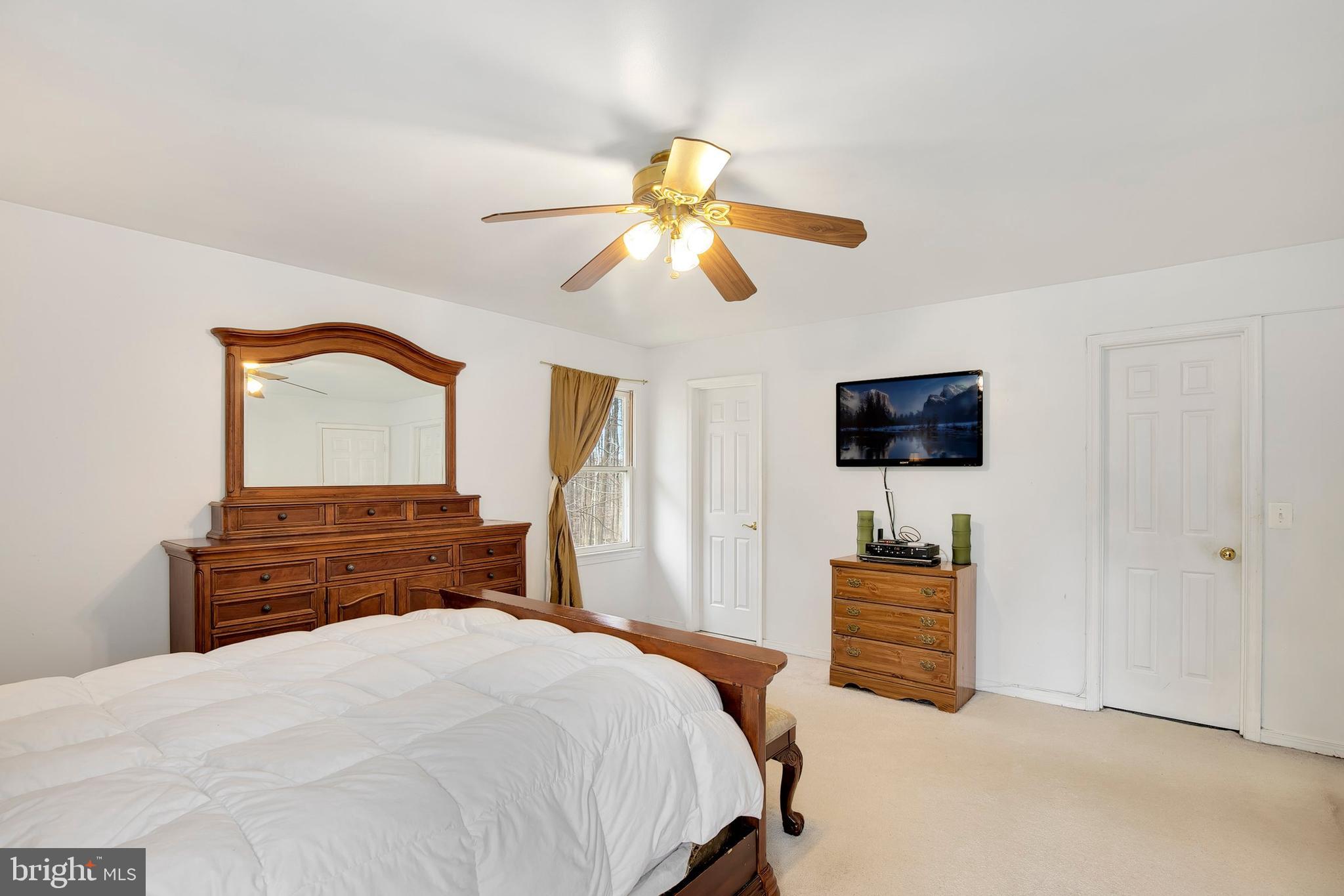 4904 Pheasant Ridge Road Fairfax, VA 22030 - Photo 28 of 39 Gallery Image 28