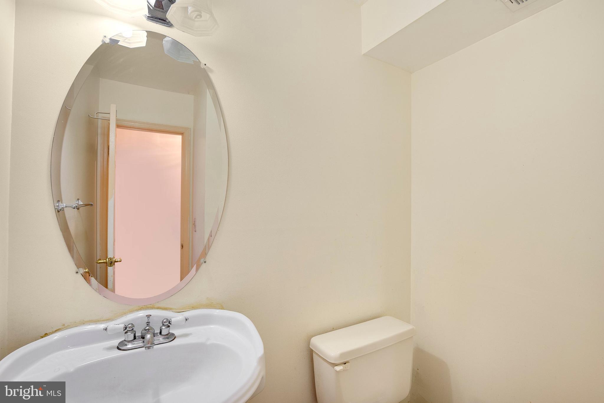 4904 Pheasant Ridge Road Fairfax, VA 22030 - Photo 29 of 39 Gallery Image 29