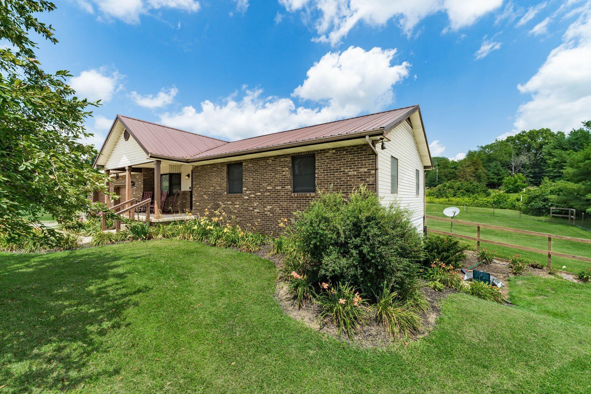 12890 Tarlton Road Southwest Circleville, OH 43113 - Photo 4 of 38 070_890 Tarlton Rd SW - 061-2