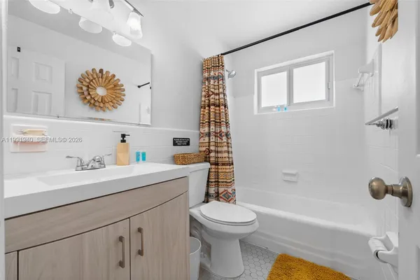 $4,000 | 5920 Northeast 2nd Terrace, Oakland Park, FL 33334