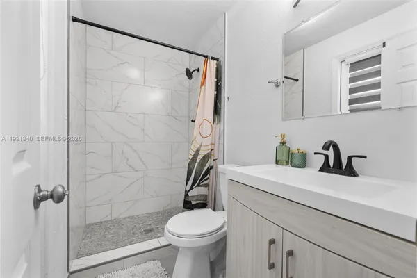 $4,000 | 5920 Northeast 2nd Terrace, Oakland Park, FL 33334