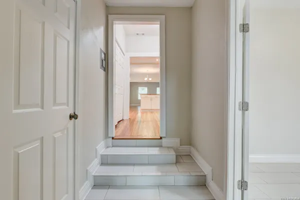 $2,195 | 1932 West Huisache Avenue, San Antonio, TX 78201