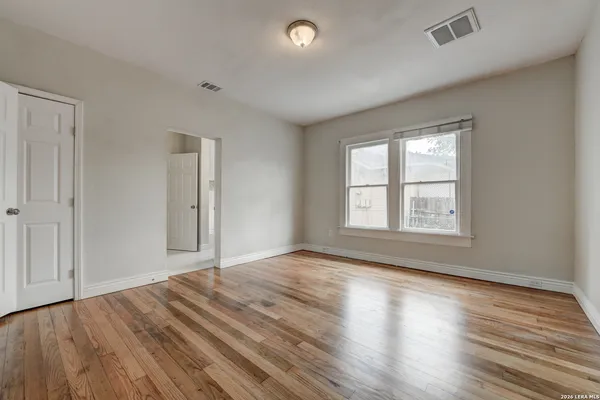 $2,195 | 1932 West Huisache Avenue, San Antonio, TX 78201