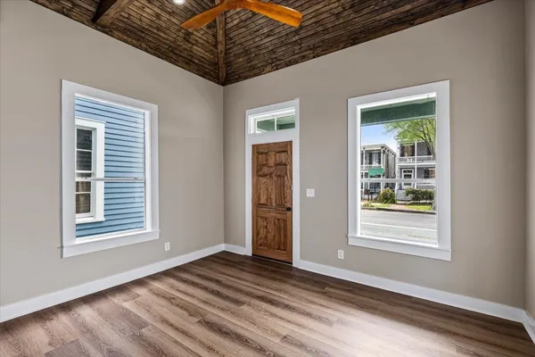$1,800 | 1724 Winnie Street, Galveston, TX 77550