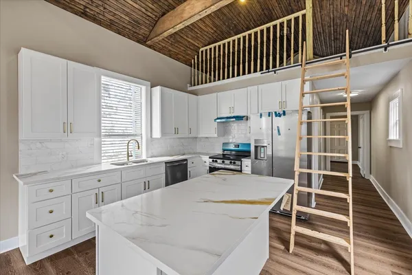 $1,800 | 1724 Winnie Street, Galveston, TX 77550