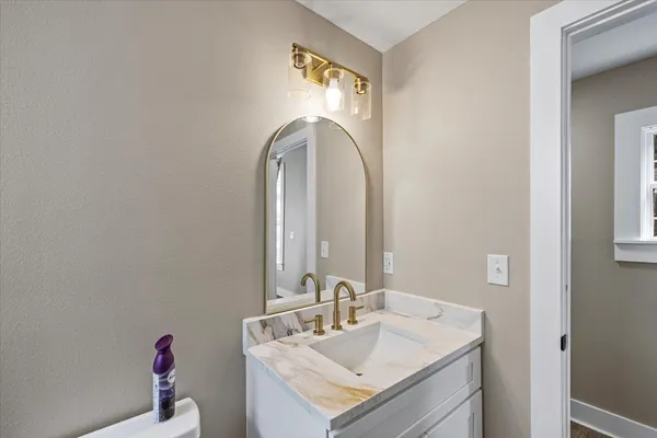 $1,800 | 1724 Winnie Street, Galveston, TX 77550