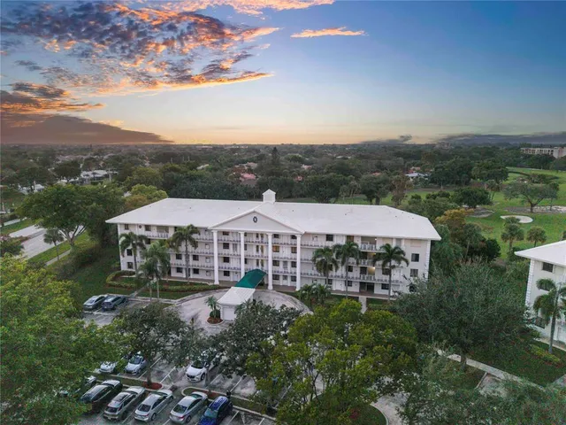 $350,000 | 6181 Balboa Circle, Unit 305, Boca Raton, FL 33433
