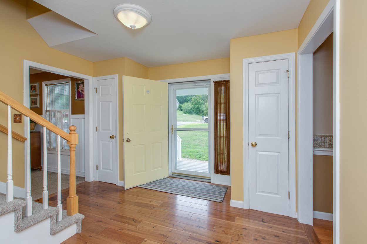 718 Bryant Road Manchester, NH 03109 - Photo 2 of 39