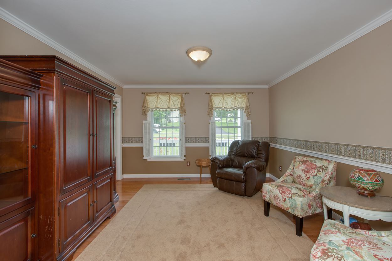 718 Bryant Road Manchester, NH 03109 - Photo 14 of 39