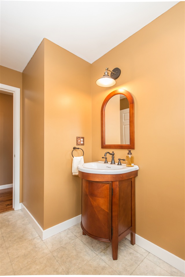 718 Bryant Road Manchester, NH 03109 - Photo 18 of 39