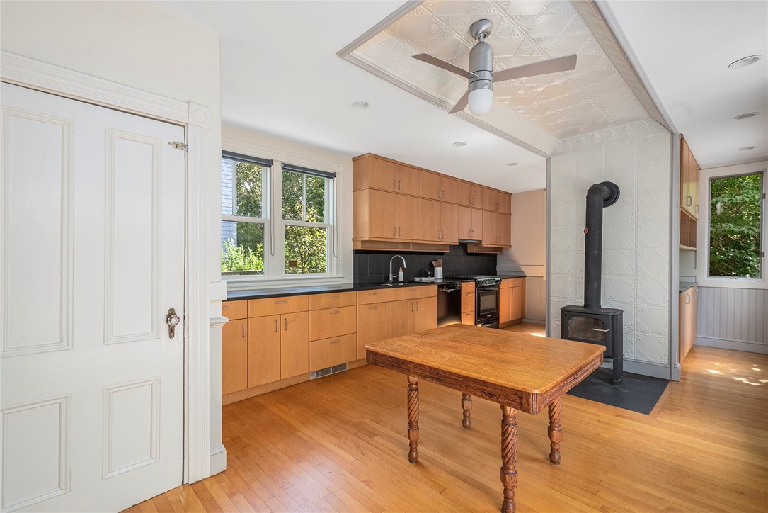 25 Creighton Street Providence, RI 02906 - Photo 14 of 46