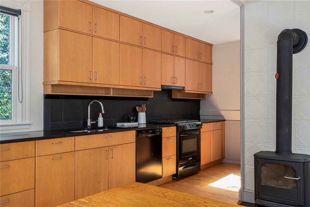 25 Creighton Street Providence, RI 02906 - Photo 16 of 46