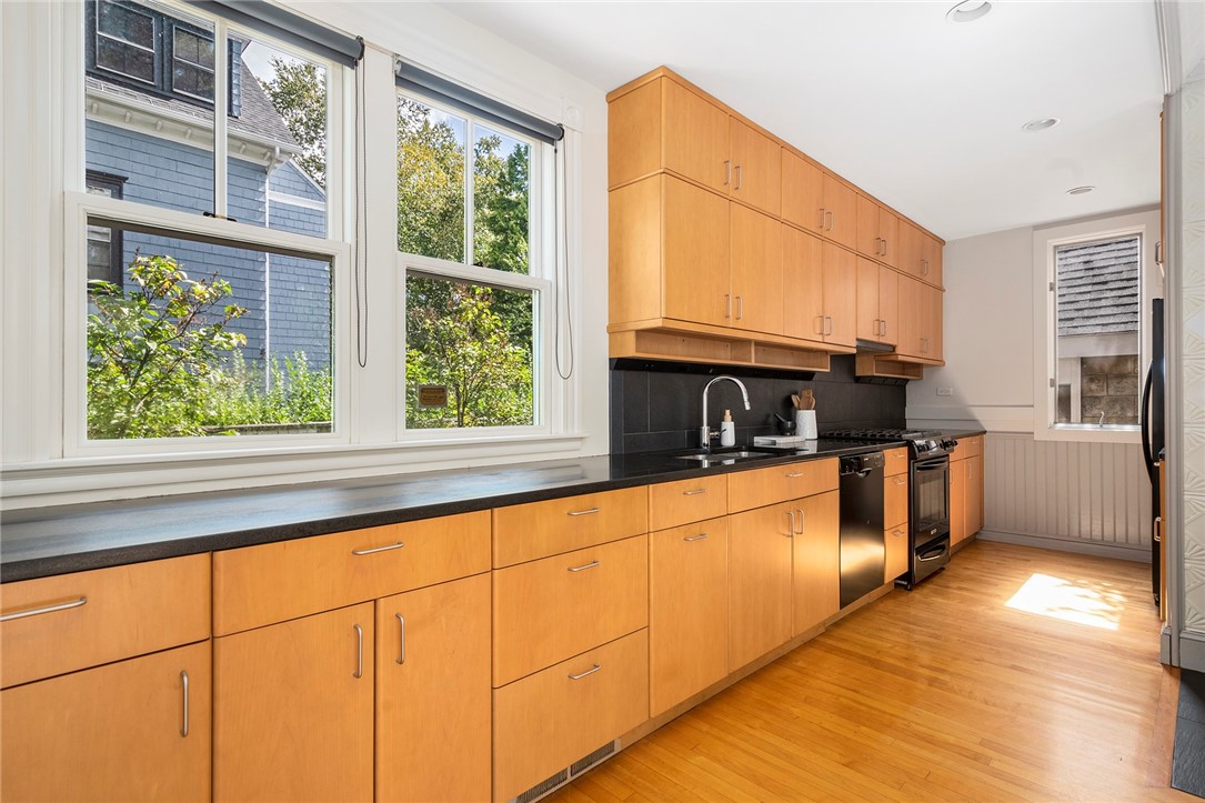 25 Creighton Street Providence, RI 02906 - Photo 17 of 46