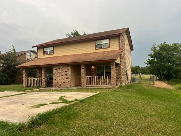 $1,200 | 908 Guadalupe Street, Lockhart, TX 78644
