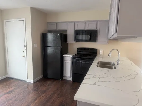 $1,200 | 908 Guadalupe Street, Lockhart, TX 78644