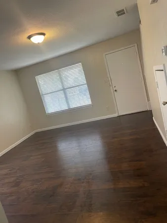 $1,200 | 908 Guadalupe Street, Lockhart, TX 78644