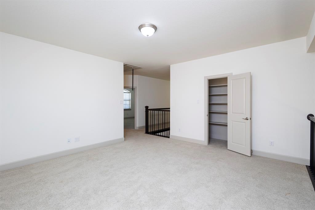 6337 Saddlebrook Way Irving, TX 75039 - Photo 29 of 40 a view of room with closet and bathroom