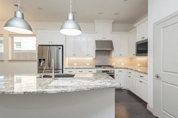 $3,795 | 6337 Saddlebrook Way, Irving, TX 75039