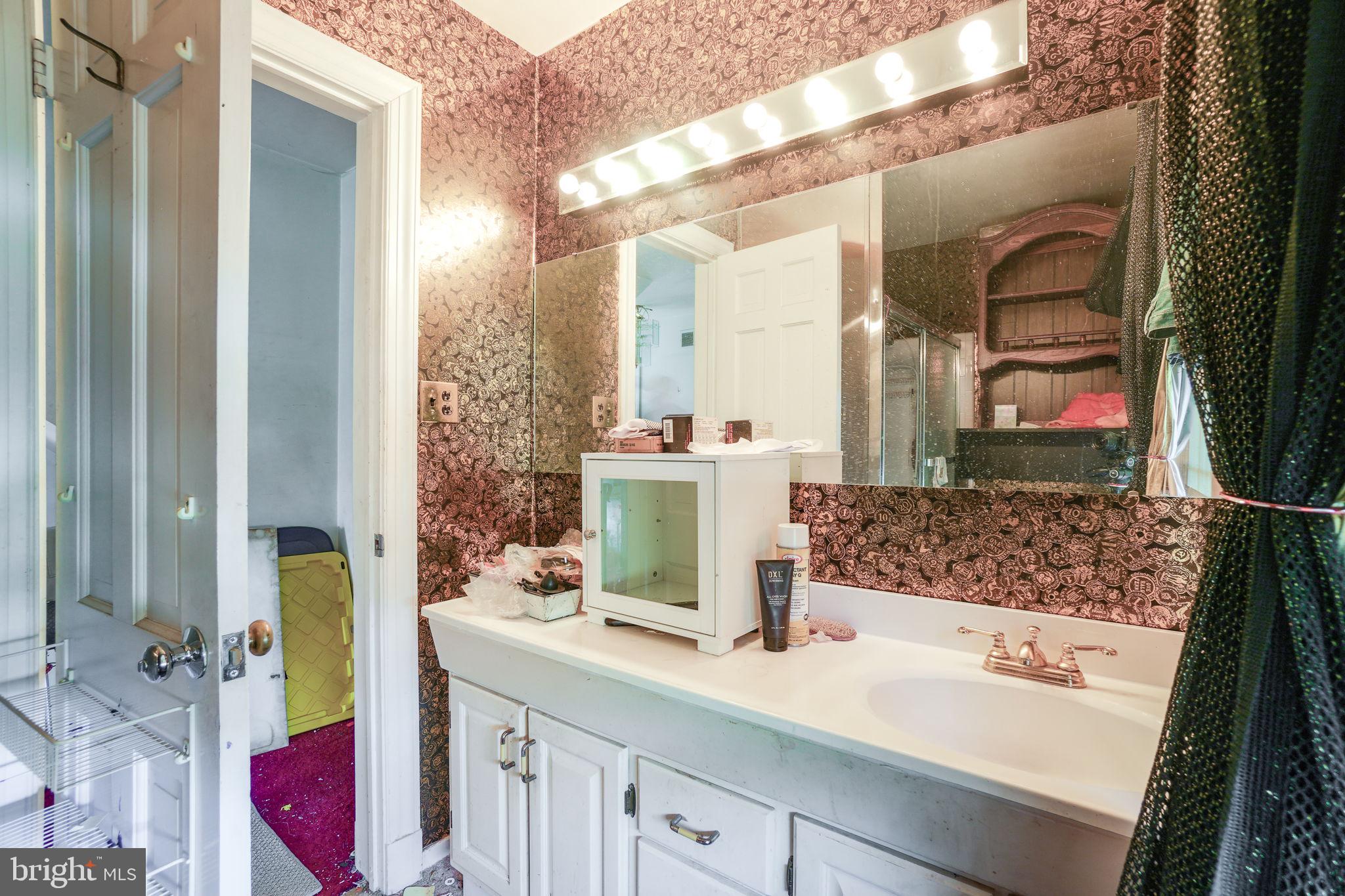 1430 Foxhall Road Northwest Washington, DC 20007 - Photo 23 of 53 a bathroom with a bathtub sink and mirror
