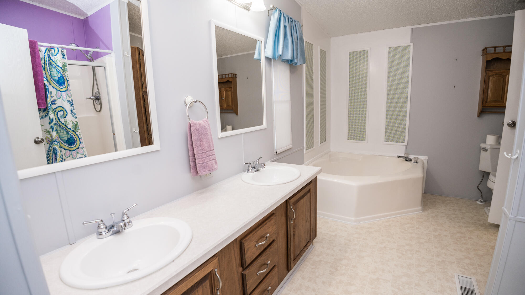 125 Red Eye Road DeFuniak Springs, FL 32433 - Photo 15 of 50 a bathroom with a tub sink and mirror