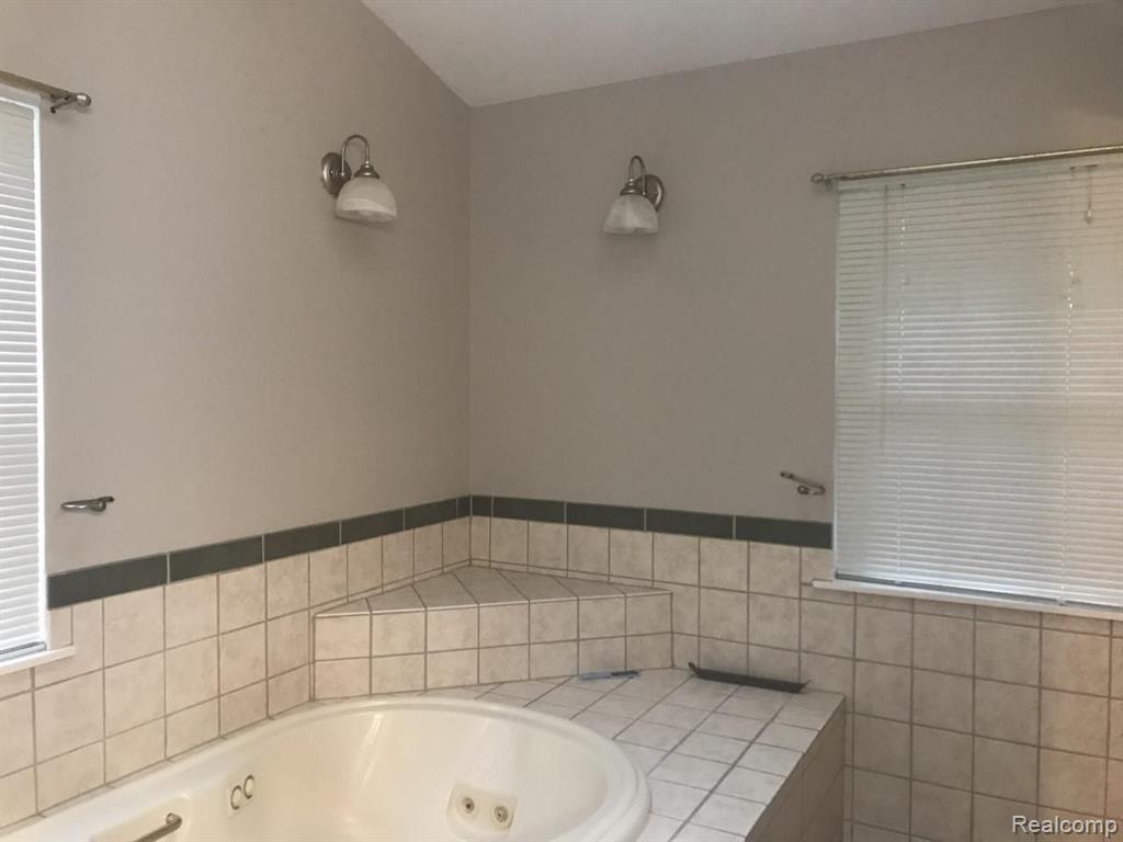 3844 Orchardview Avenue Rochester Hills, MI 48307 - Photo 11 of 17