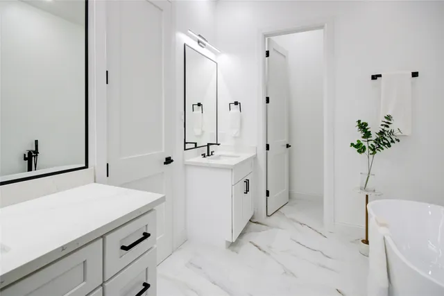 $3,700 | 1214 West 24th Street, Unit D, Houston, TX 77008