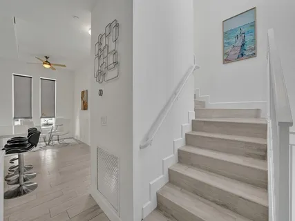 a view of entryway with livingroom