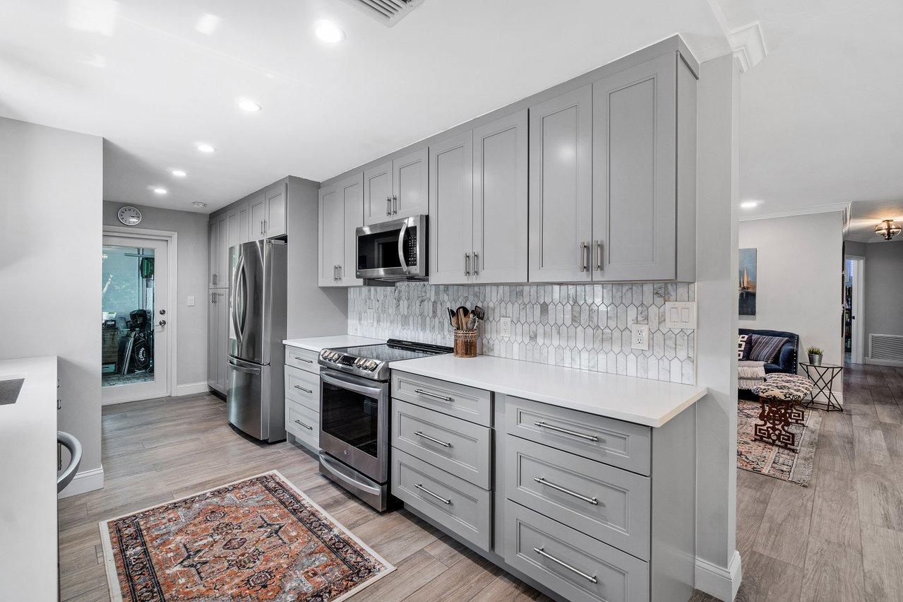 760 Southwest 3rd Street Boca Raton, FL 33486 - Photo 12 of 34 010-760Southwest3rdStreet-BocaRaton-FL-3