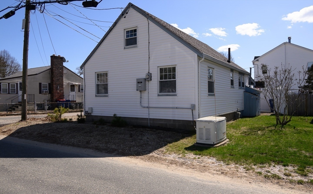 20 Grant Street Wareham, MA 02571 - Photo 3 of 12