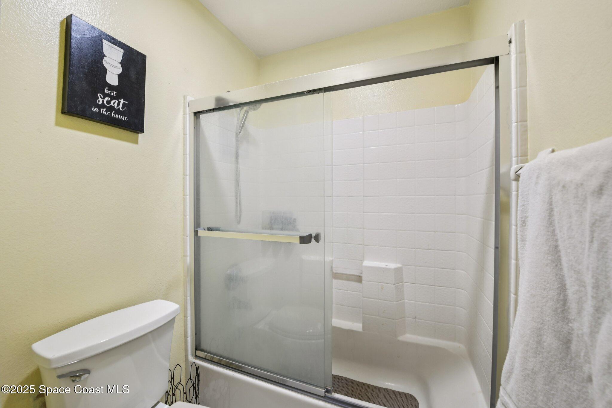 1125 Carey Glen Circle Orlando, FL 32824 - Photo 17 of 31 hall bath