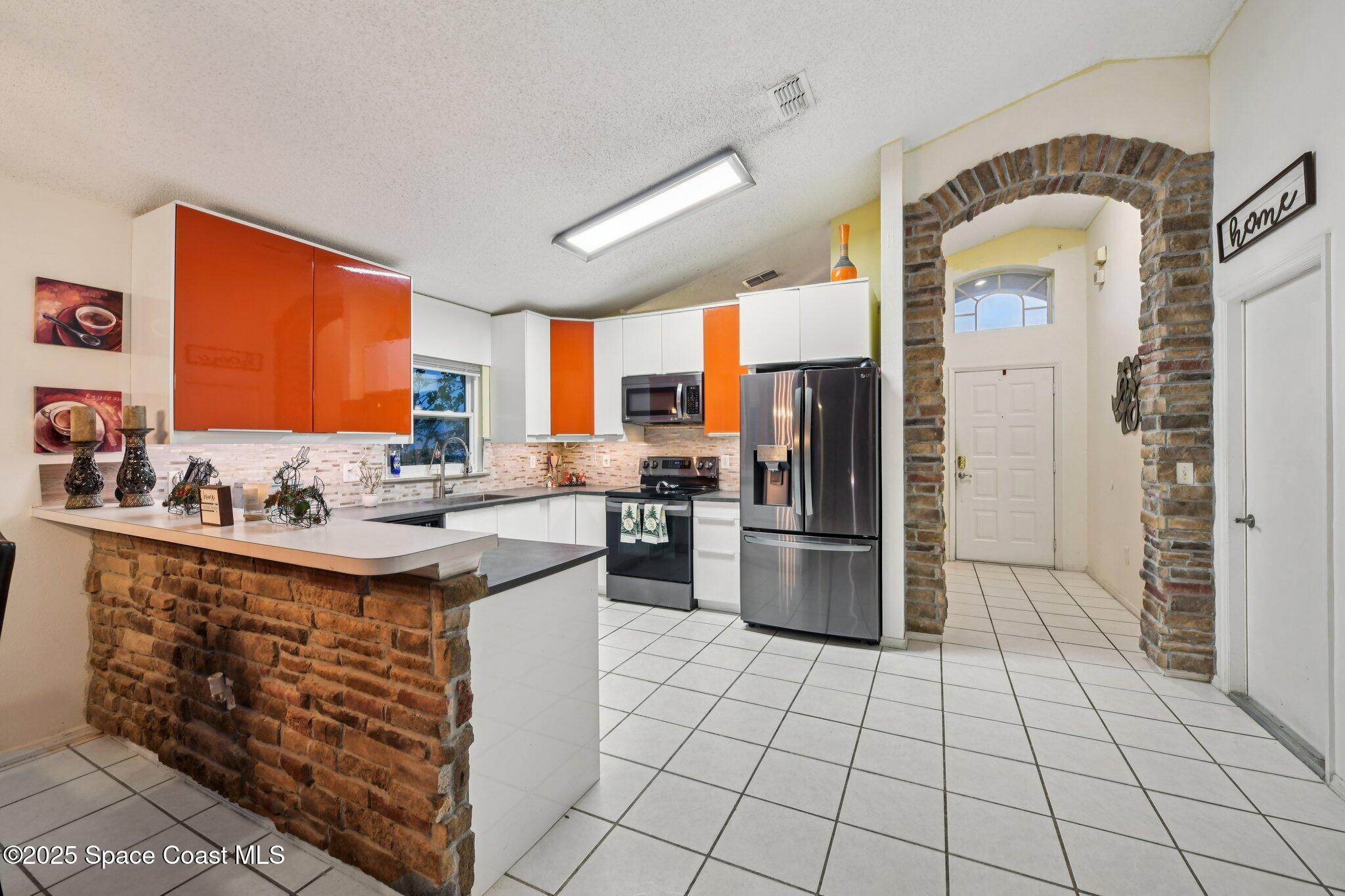 1125 Carey Glen Circle Orlando, FL 32824 - Photo 4 of 31 kitchen