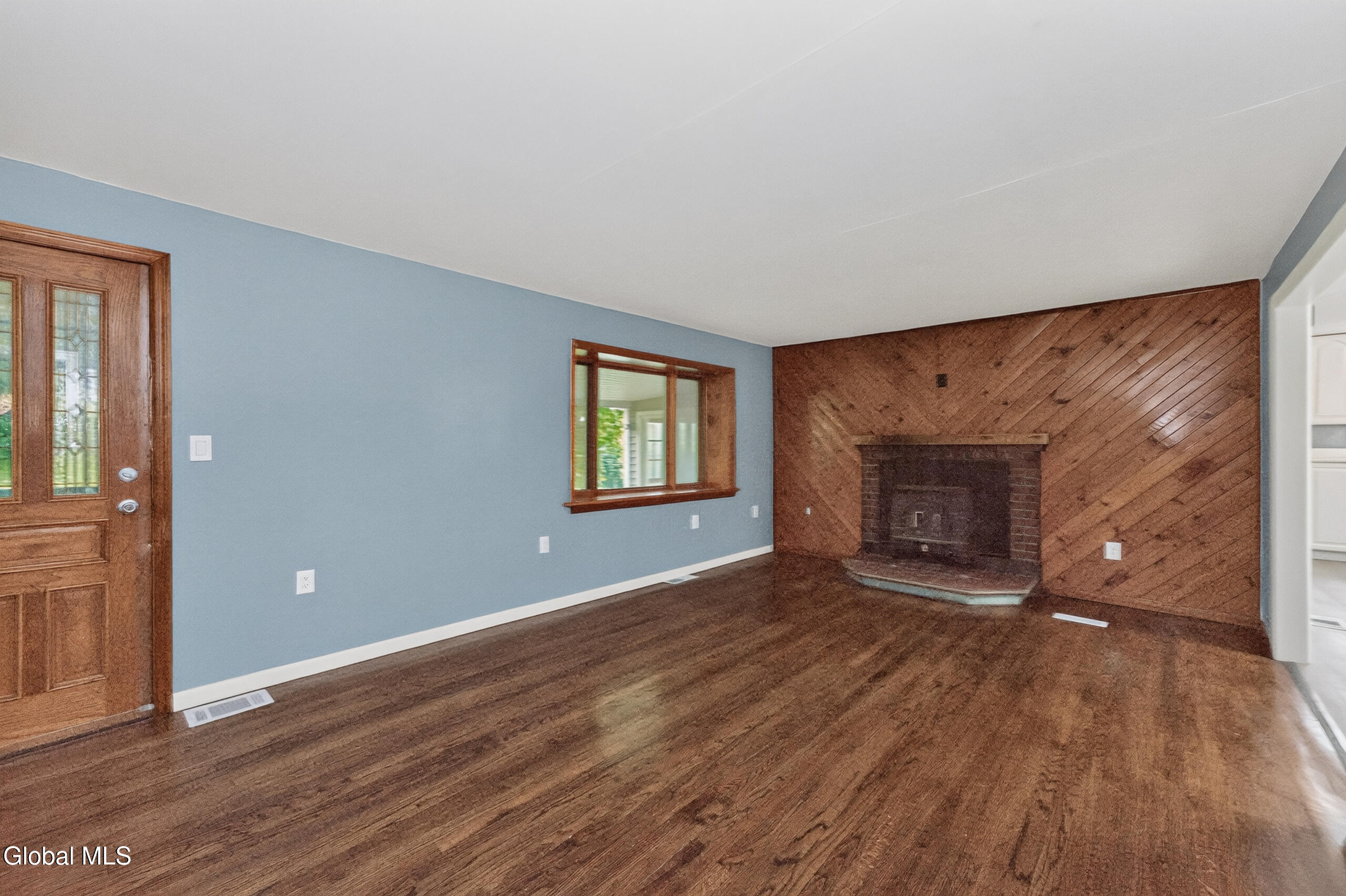 1135 Sacandaga Road Schenectady, NY 12302 - Photo 15 of 30 3 Livingroom 4