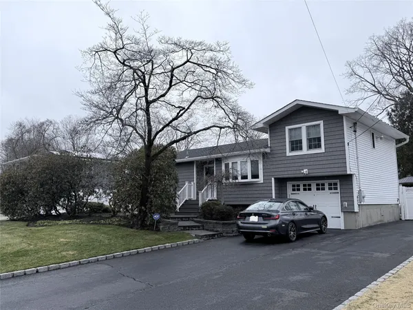 $699,000 | 11 Meehan Lane, Coram, NY 11727