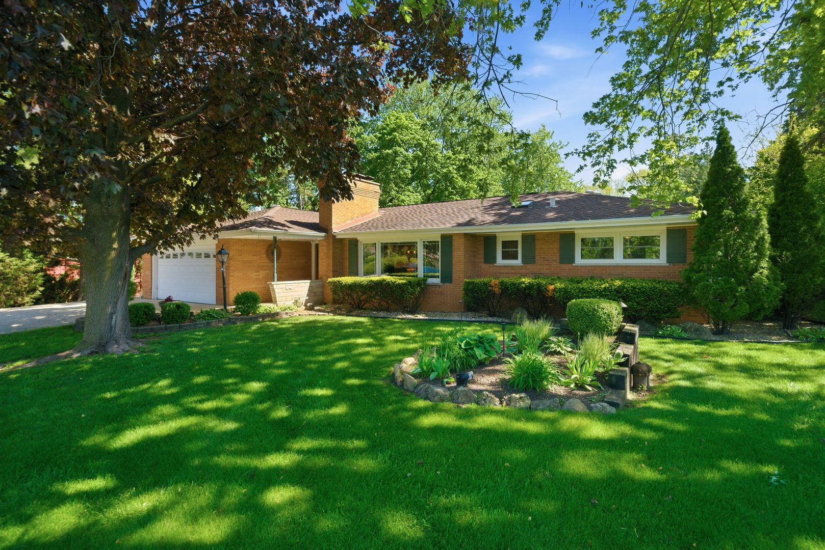20W545 Moreland Avenue Addison, IL 60101 - Photo 1 of 38