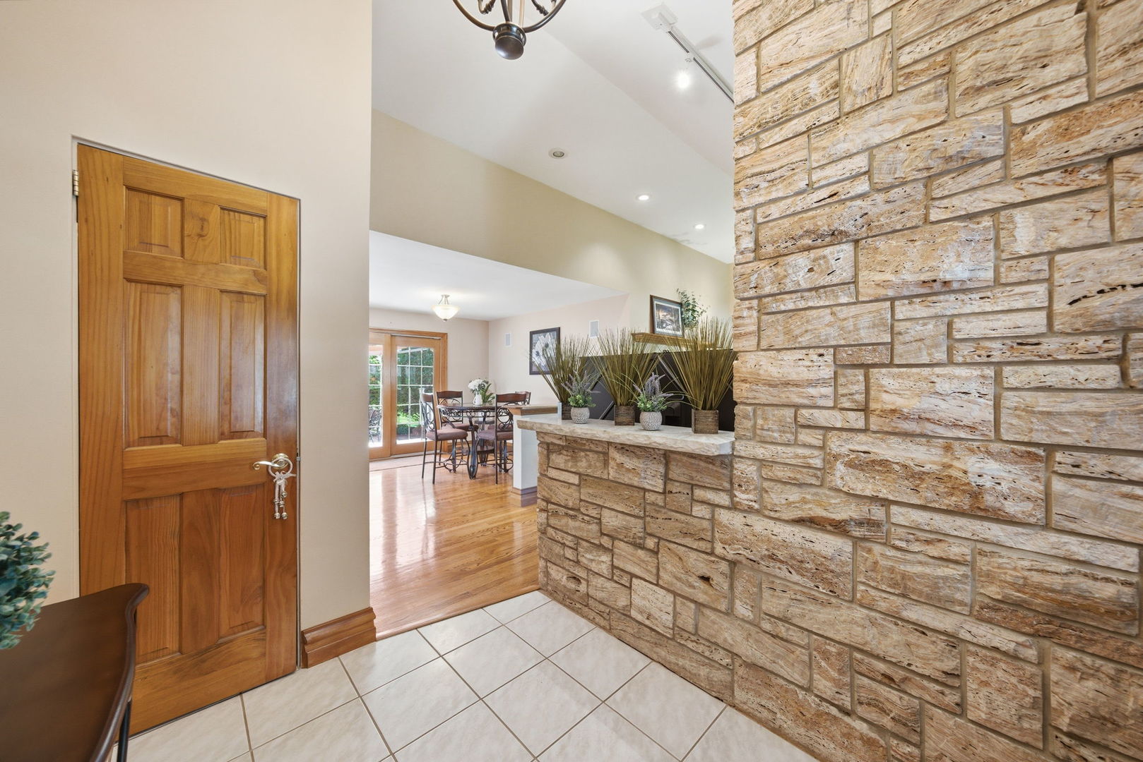 20W545 Moreland Avenue Addison, IL 60101 - Photo 3 of 38