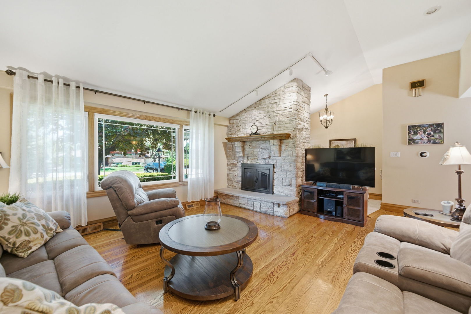 20W545 Moreland Avenue Addison, IL 60101 - Photo 5 of 38