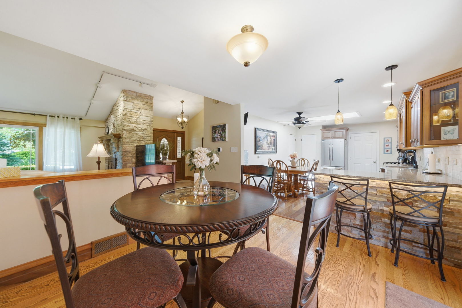 20W545 Moreland Avenue Addison, IL 60101 - Photo 9 of 38