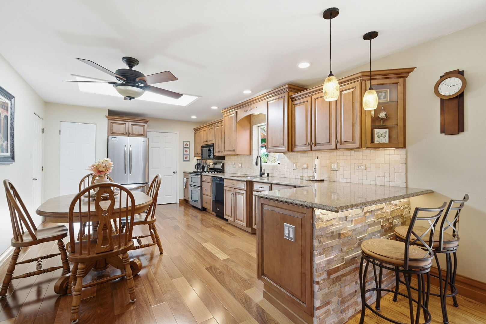 20W545 Moreland Avenue Addison, IL 60101 - Photo 10 of 38