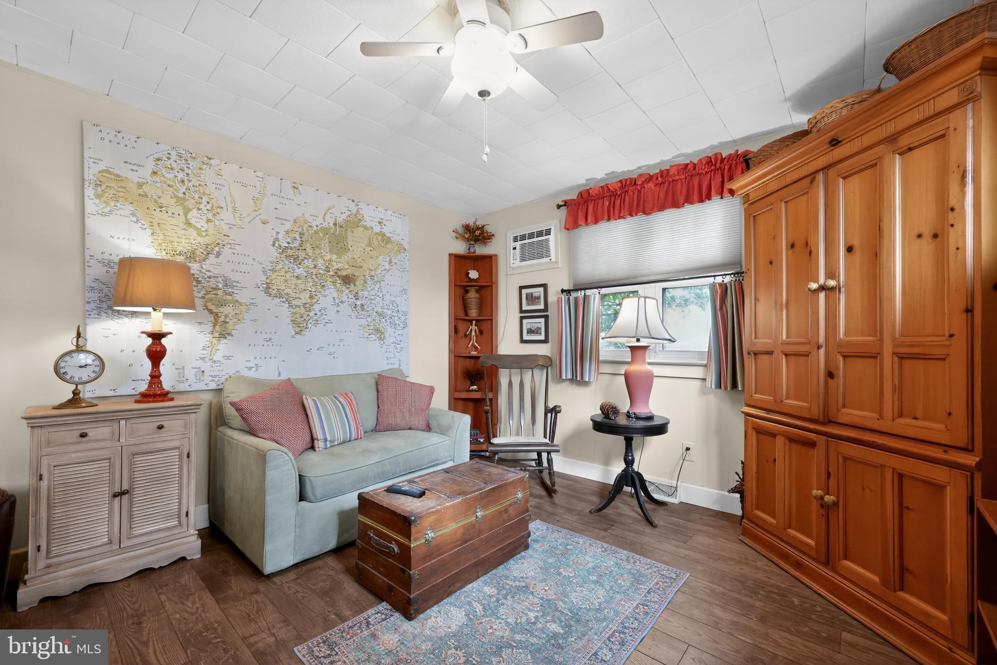 723 Salem Fort Elfsborg Road Salem, NJ 08079 - Photo 25 of 51 a living room with furniture a wooden floor and a painting on the wall