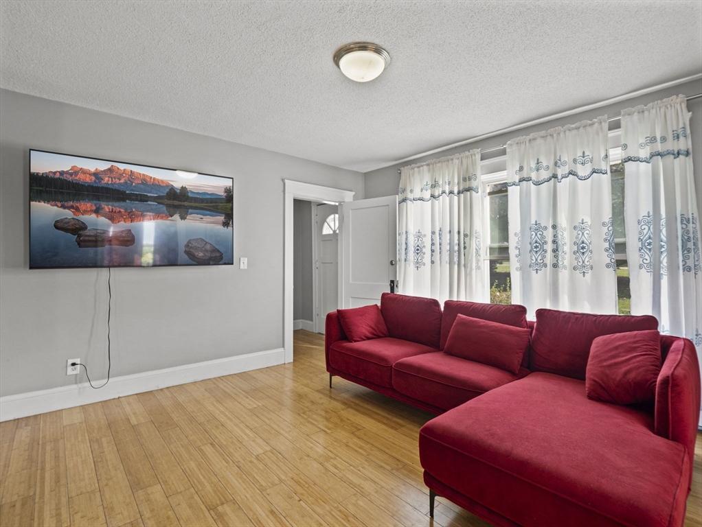 216 Providence Street Worcester, MA 01607 - Photo 3 of 26