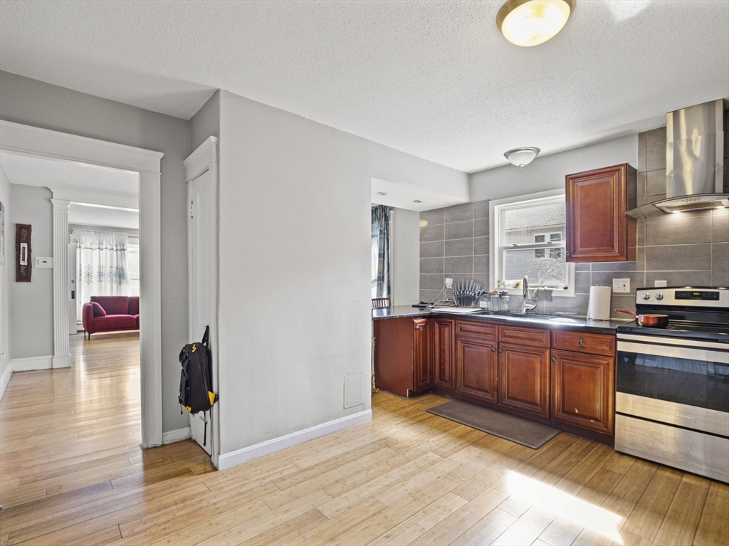 216 Providence Street Worcester, MA 01607 - Photo 4 of 26