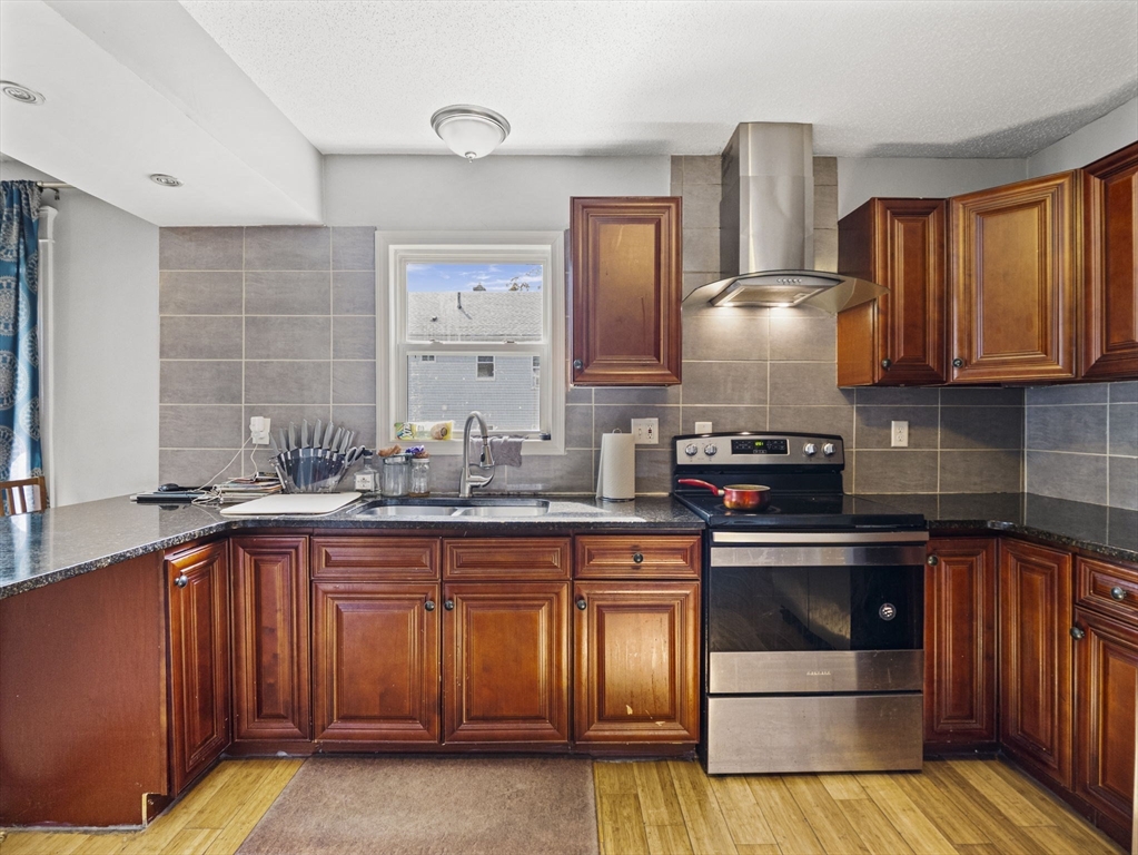 216 Providence Street Worcester, MA 01607 - Photo 5 of 26