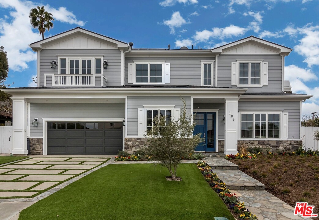107 Larkin Place Santa Monica, CA 90402 - Photo 2 of 51 front view of a house with a yard