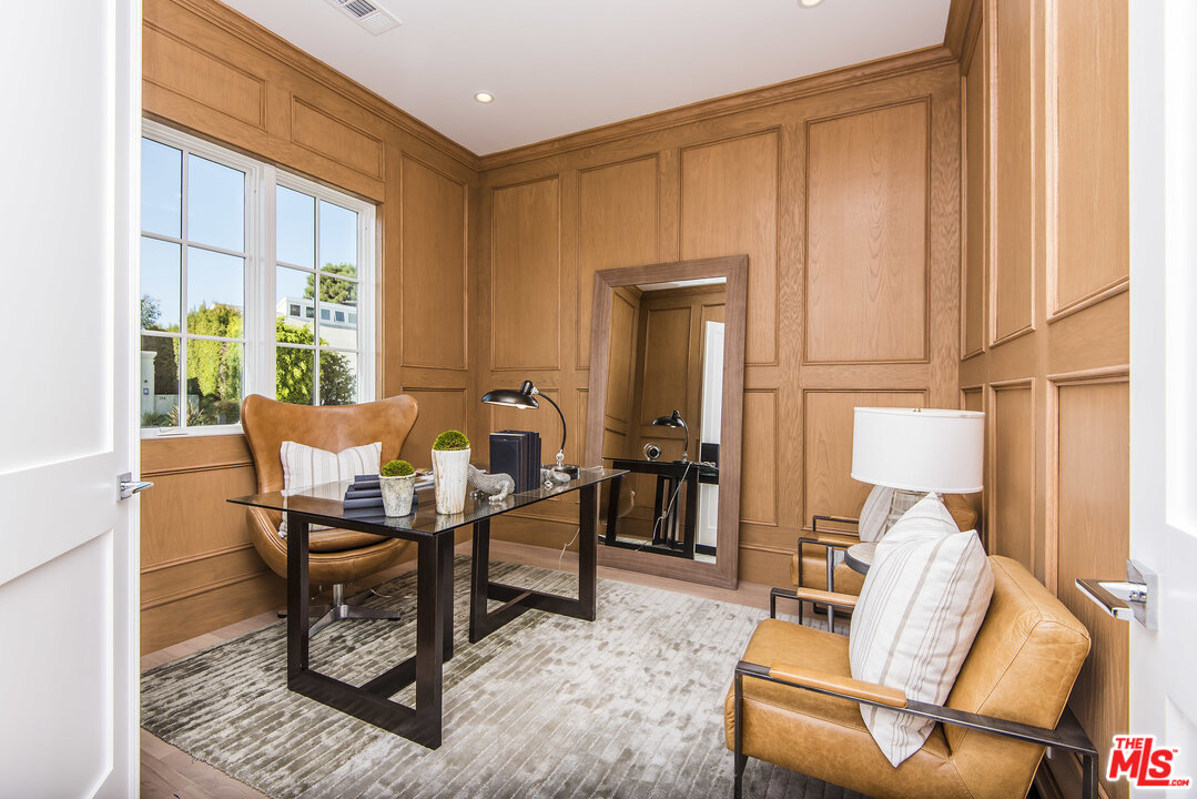 107 Larkin Place Santa Monica, CA 90402 - Photo 15 of 51 a view of a livingroom with furniture