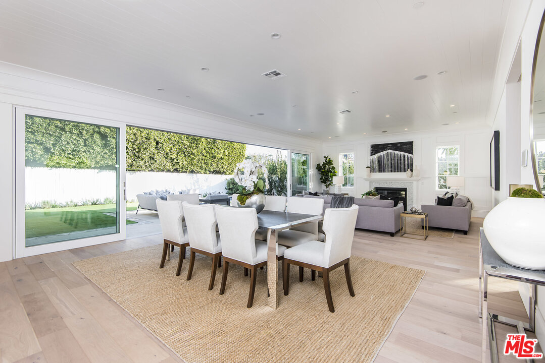 107 Larkin Place Santa Monica, CA 90402 - Photo 26 of 51 a dining room with furniture and a floor to ceiling window