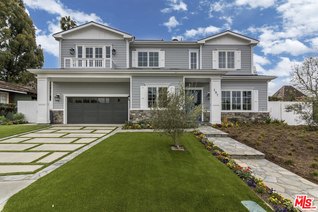 107 Larkin Place Santa Monica, CA 90402 - Photo 4 of 51 a front view of a house with a garden