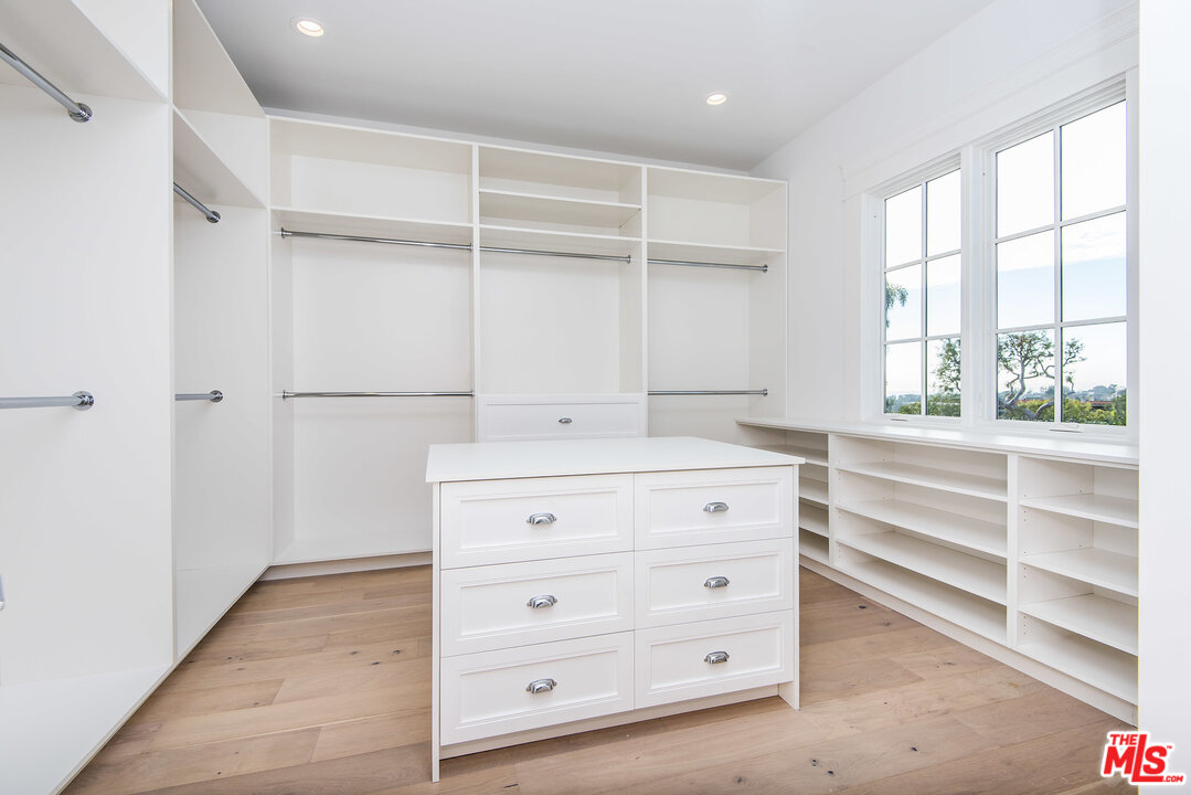 107 Larkin Place Santa Monica, CA 90402 - Photo 34 of 51 a view of an empty walk in closet