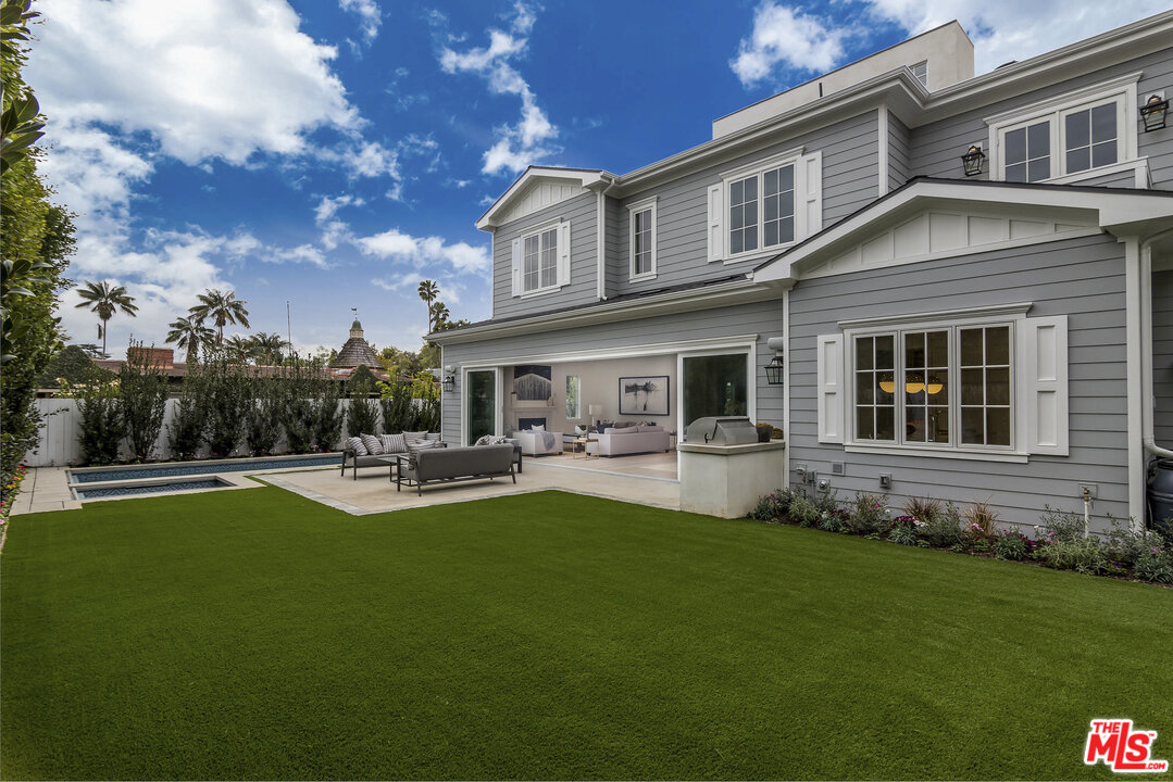 107 Larkin Place Santa Monica, CA 90402 - Photo 5 of 51 a front view of a house with swimming pool having outdoor seating