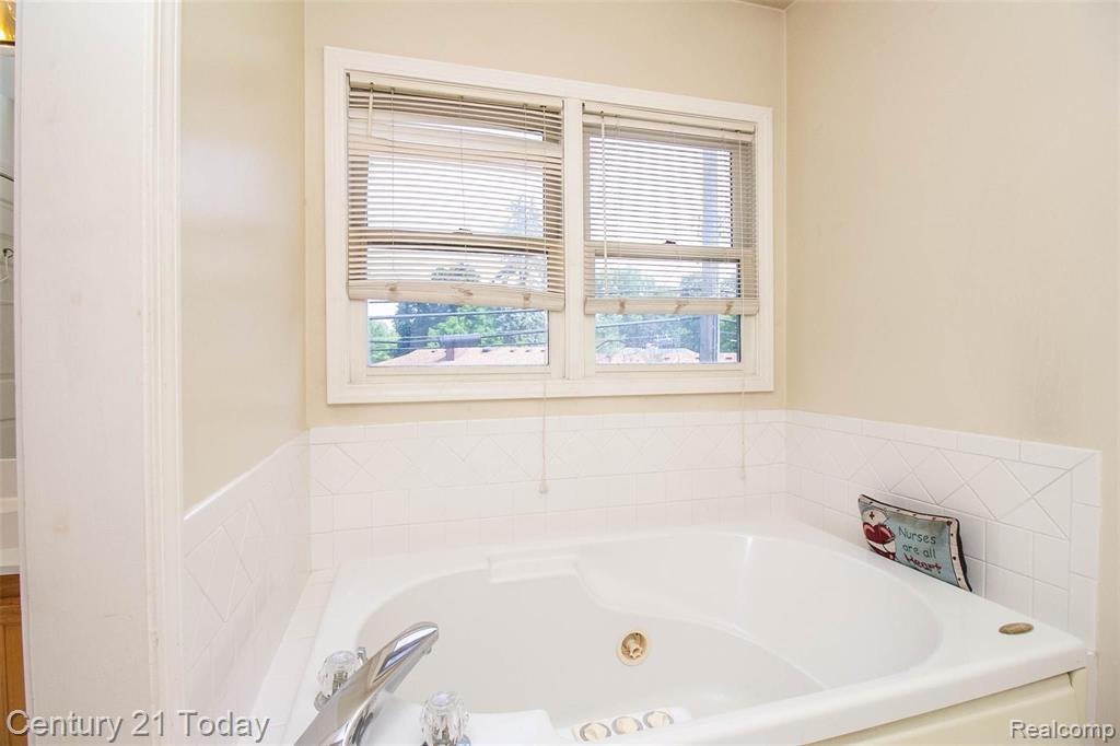 19180 West Eleven Mile Road, Unit 1 Lathrup Village, MI 48076 - Photo 12 of 18