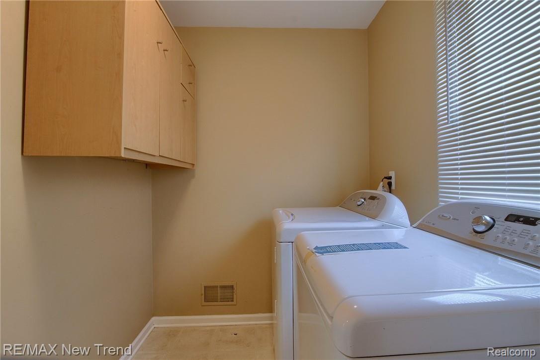 767 Woodfield Way Rochester, MI 48307 - Photo 21 of 29 21-Laundry Room.jpg